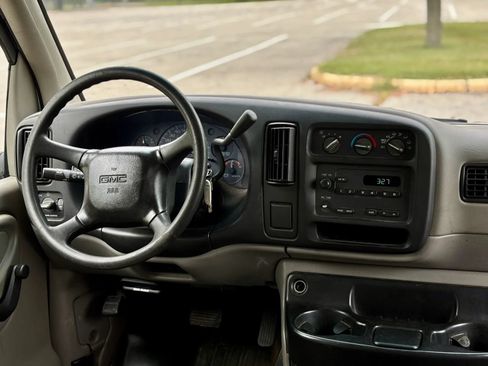 Used 2001 GMC Savana 2500 RWD image 12