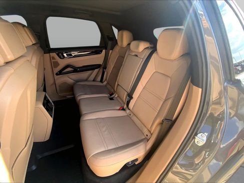 Used 2022 Porsche Cayenne AWD/4WD image 21