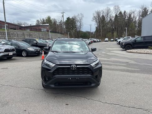 Used 2025 Toyota RAV4 XLE AWD/4WD image 2