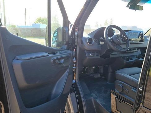 Used 2025 Mercedes-Benz Sprinter 2500 image 20