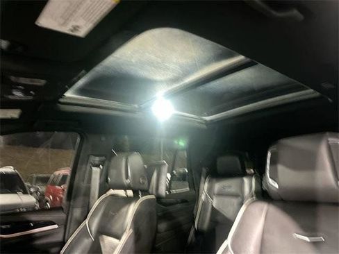 Used 2021 Cadillac Escalade Sport RWD image 28
