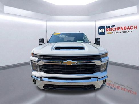 Used 2025 Chevrolet Silverado 2500 LT w/ Convenience Package AWD/4WD image 9