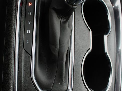 Used 2023 Chevrolet Traverse LT image 29