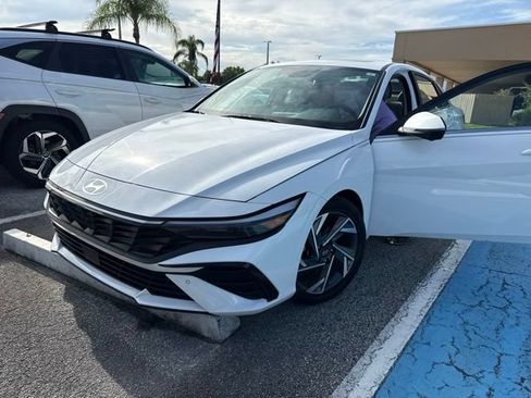 Certified 2024 Hyundai Elantra Limited FWD image 3
