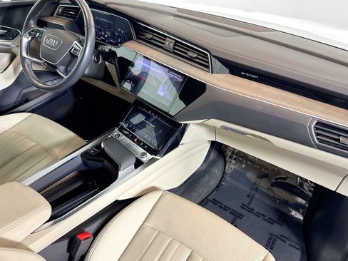 Used 2022 Audi e-tron Premium Plus w/ Premium Plus Package image 28