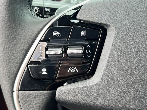 Certified 2025 Kia Niro EX FWD image 24