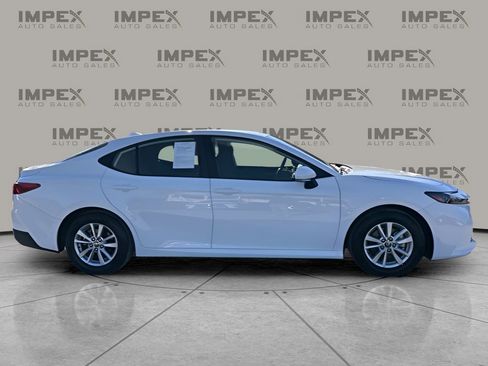 Used 2025 Toyota Camry LE image 6