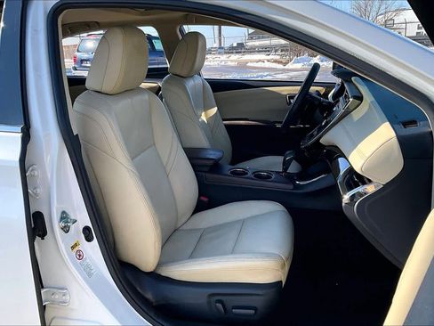 Used 2015 Toyota Avalon XLE image 9