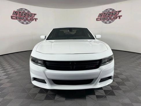 Used 2022 Dodge Charger SXT image 2