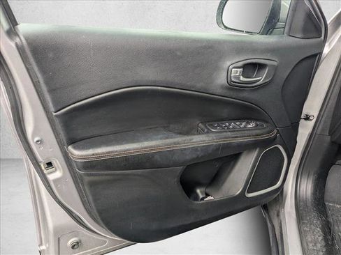 Used 2020 Jeep Compass Latitude w/ Premium Lighting Group image 13