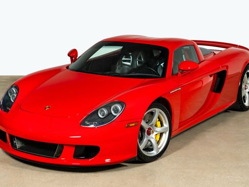 Used 2004 Porsche Carrera GT RWD image 2
