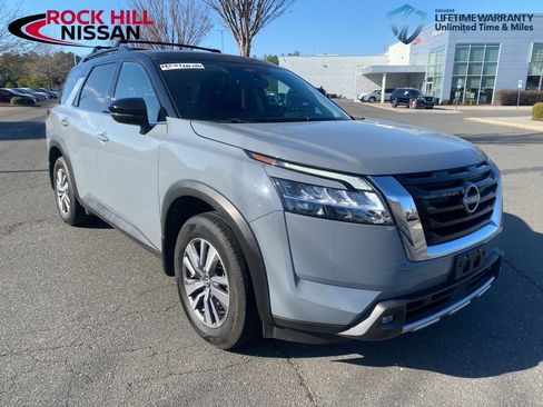 Used 2022 Nissan Pathfinder SL image 1