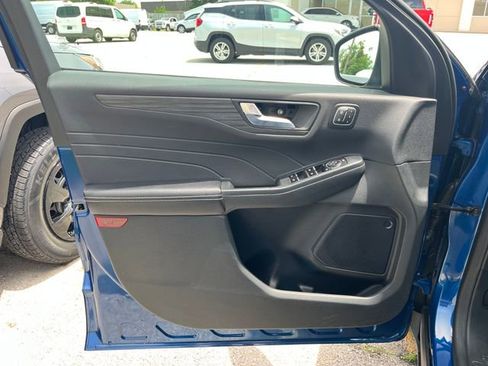 Used 2023 Ford Escape Platinum FWD image 10