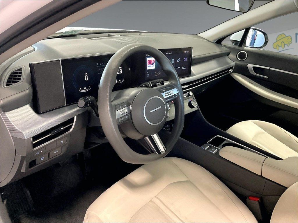 Used 2025 Hyundai Sonata SEL FWD image 8