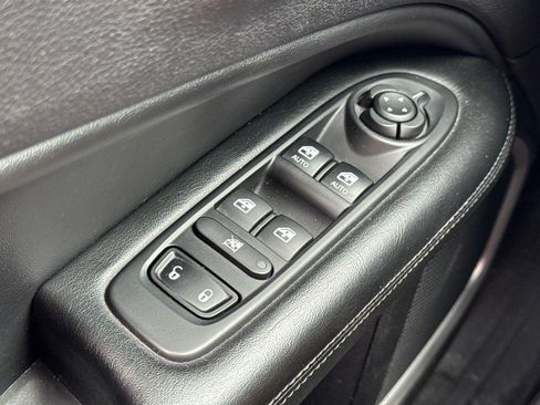 Used 2018 Jeep Compass Latitude w/ Popular Equipment Group AWD/4WD image 17