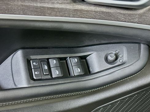 Used 2023 Jeep Grand Cherokee Limited image 15