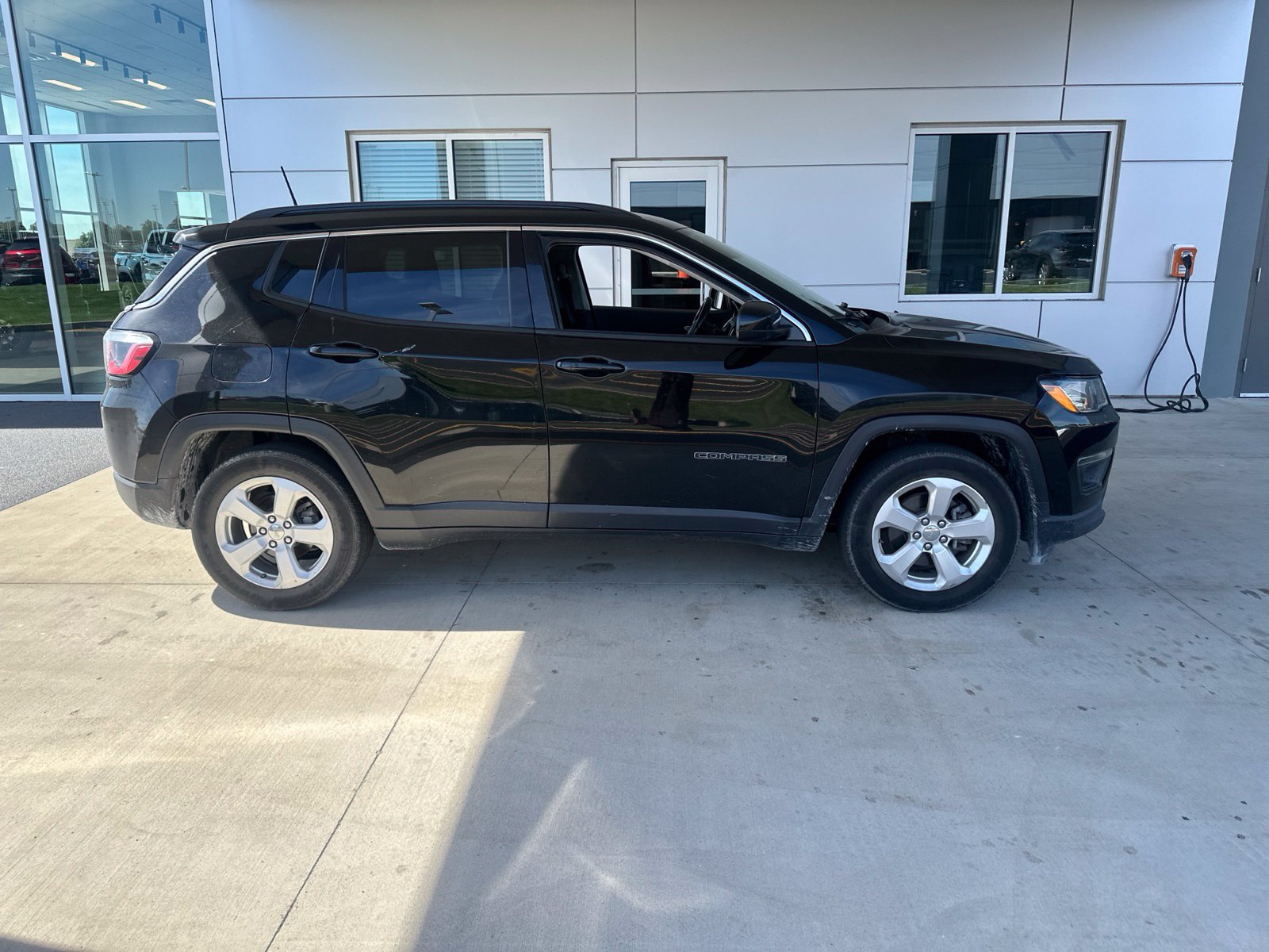 Used 2021 Jeep Compass Latitude FWD image 5