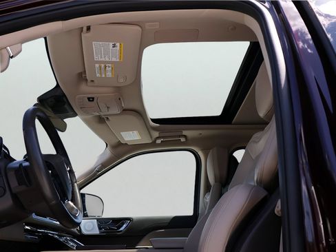 Used 2024 Lincoln Navigator Reserve AWD/4WD image 41