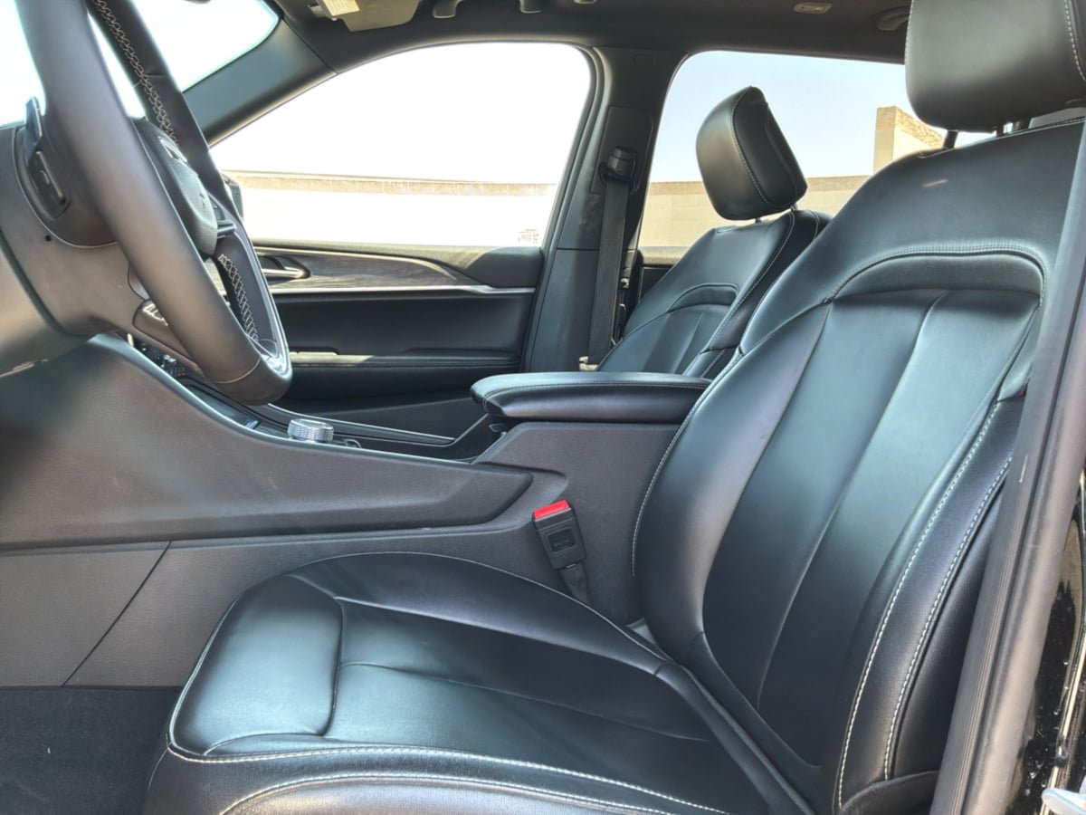 Used 2024 Jeep Grand Cherokee L Limited RWD image 16