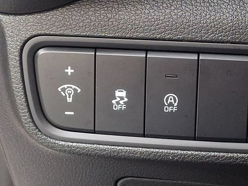 Used 2025 Kia Soul LX w/ LX Technology Package FWD image 23