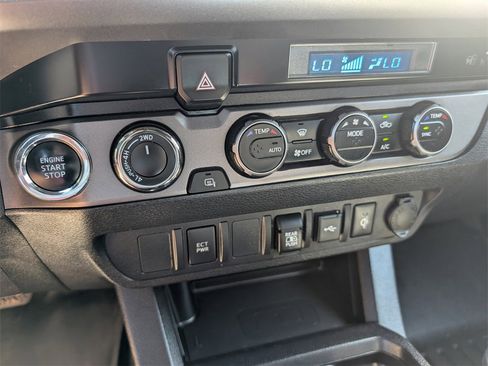 Used 2021 Toyota Tacoma TRD Off-Road image 17