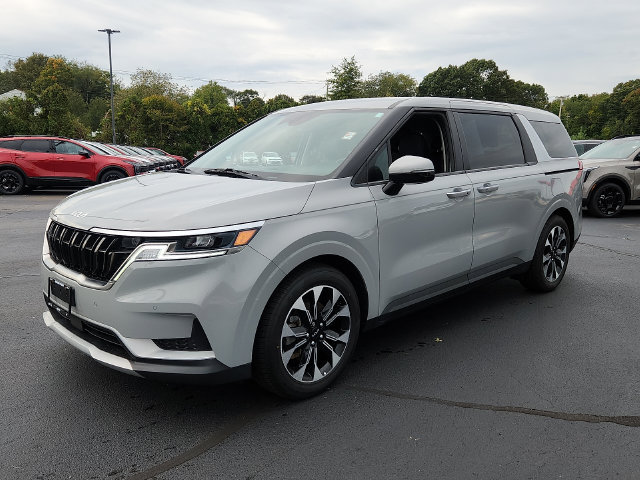 Used 2024 Kia Carnival EX FWD image 3