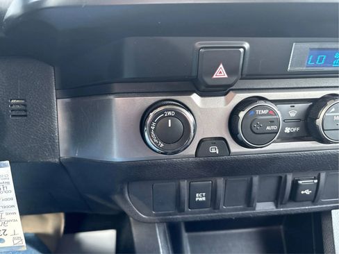 Used 2022 Toyota Tacoma SR image 32
