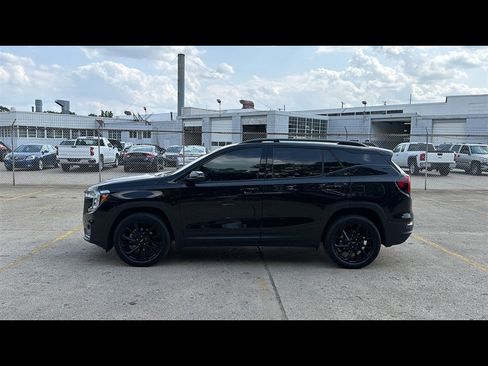 Used 2024 GMC Terrain SLT w/ Elevation Edition AWD/4WD image 3