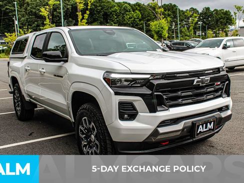 Used 2023 Chevrolet Colorado Z71 w/ Z71 Convenience Package 2 AWD/4WD image 4