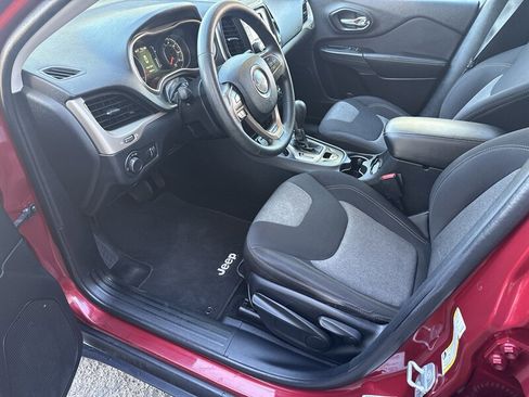 Used 2014 Jeep Cherokee Sport FWD image 17