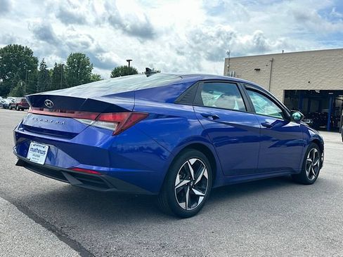 Used 2023 Hyundai Elantra SEL w/ Convenience Package FWD image 9
