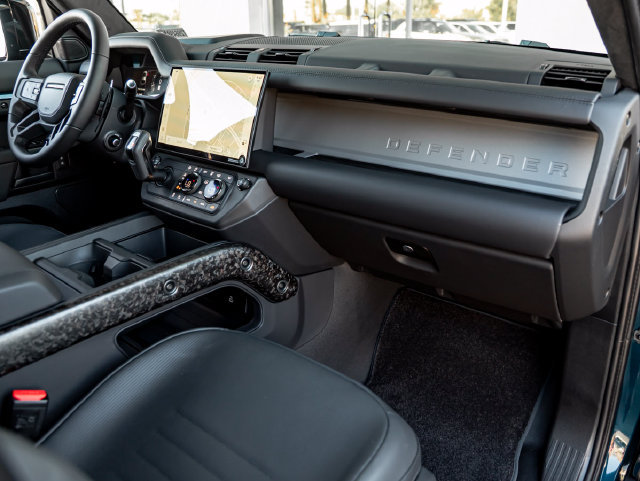 New 2026 Land Rover Defender 110 OCTA AWD/4WD image 37