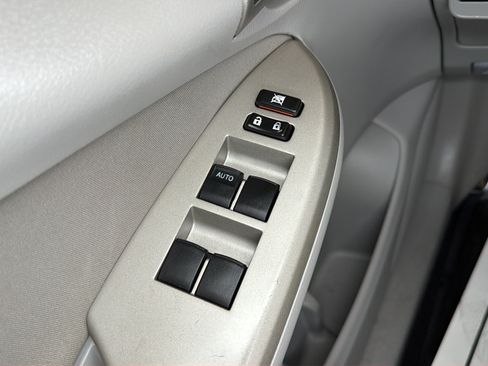 Used 2013 Toyota Corolla LE w/ Premium Pkg FWD image 19