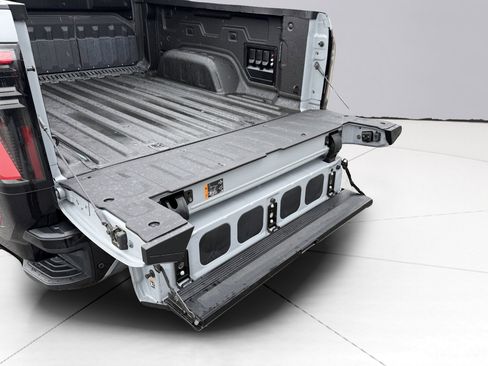 Used 2024 GMC Sierra EV Denali AWD/4WD image 19