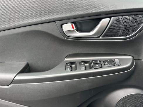 Used 2023 Hyundai Kona SE image 10