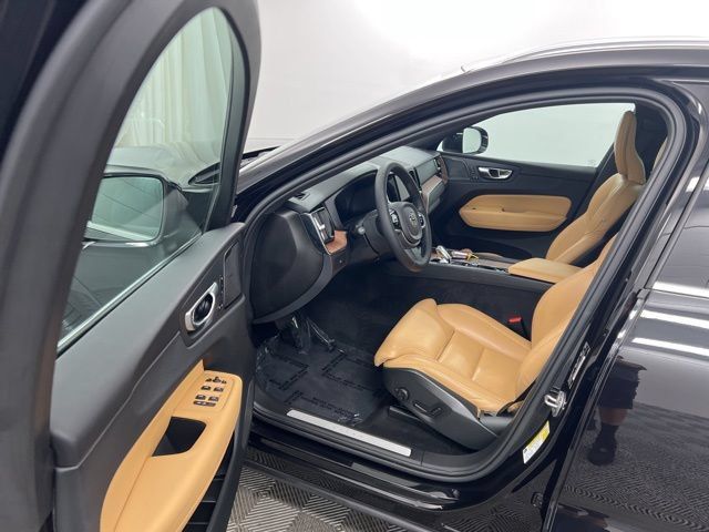 Used 2023 Volvo XC60 B5 Ultimate w/ Climate Package AWD/4WD image 12