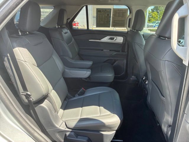 Used 2025 Ford Explorer Active w/ Active Comfort Package RWD image 28