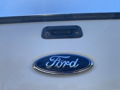 Used 2011 Ford F250 Lariat w/ Lariat Interior Pkg image 17