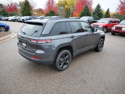 Certified 2024 Jeep Grand Cherokee Limited w/ Black Appearance Package image 17