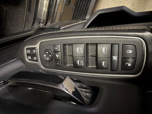 Used 2024 RAM 3500 Limited image 22