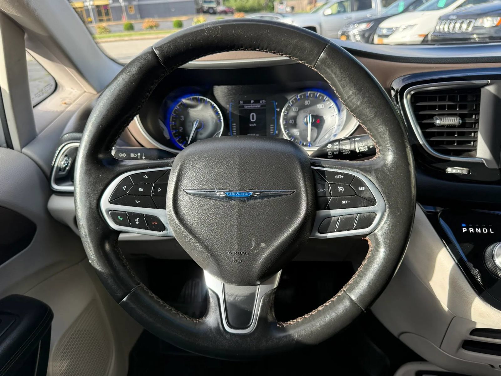 Used 2019 Chrysler Pacifica Touring-L FWD image 37