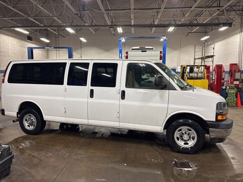 Used 2019 Chevrolet Express 3500 LT w/ LT Preferred Equipment Group image 6