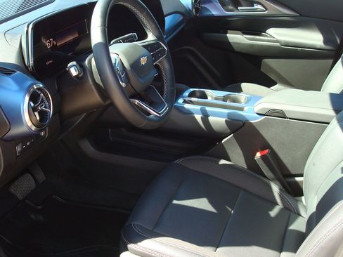 Used 2024 Chevrolet Equinox EV LT w/ LPO, Blackout Package AWD/4WD image 8
