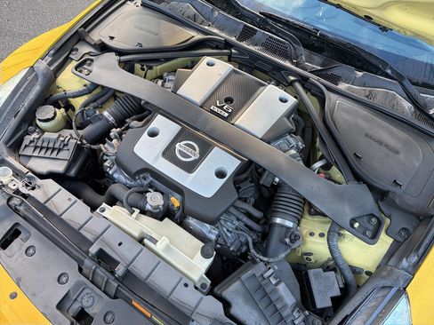 Used 2009 Nissan 370Z Touring w/ Sport Pkg image 13