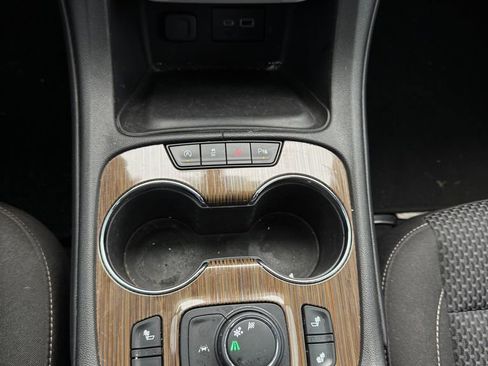 Used 2022 GMC Acadia SLE w/ Driver Convenience Package image 23