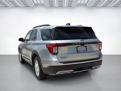 Used 2025 Ford Explorer Active w/ Active Comfort Package RWD image 5