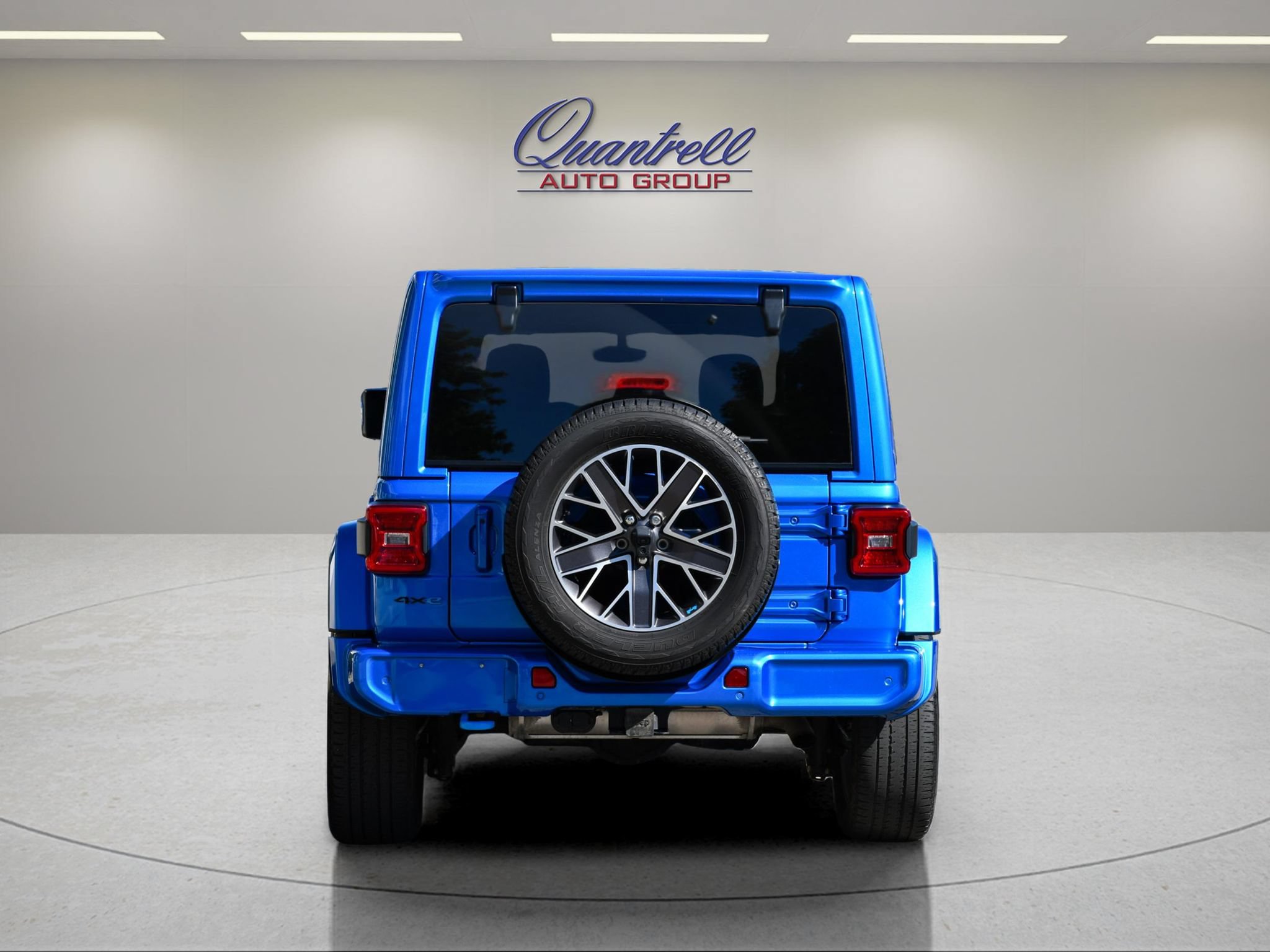 Used 2022 Jeep Wrangler Unlimited Sahara AWD/4WD image 5