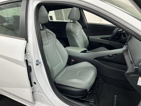 Used 2025 Hyundai Elantra Limited FWD image 24