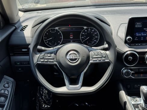 Used 2025 Nissan Sentra SV FWD image 27