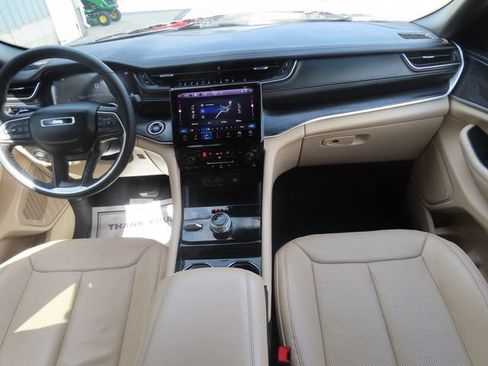 Used 2023 Jeep Grand Cherokee Limited w/ Luxury Tech Group II AWD/4WD image 28